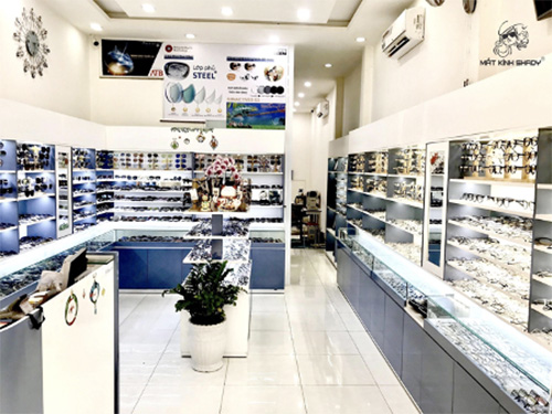 Cửa hàng mắt kính Shady là một trong những địa điểm uy tín và lâu đời