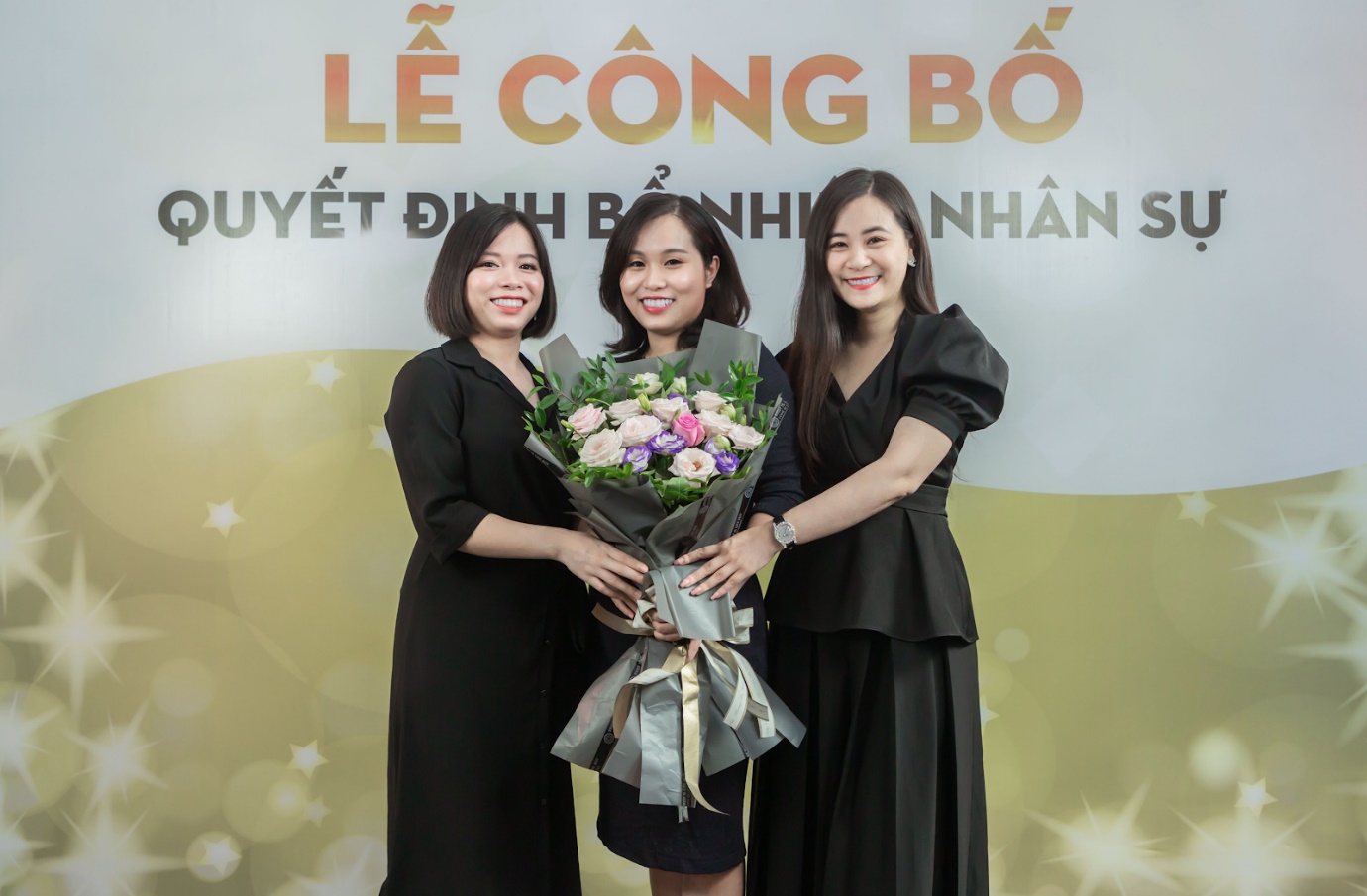 GĐKD cấp cao Phạm Thùy Dung trong buổi lễ bổ nhiệm nhân sự đầu tiên