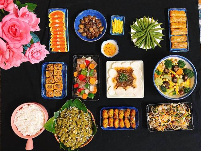 Ẩm thực - Chị em đảm đang háo hức khoe mâm cỗ rằm tháng 7 tuyệt đẹp