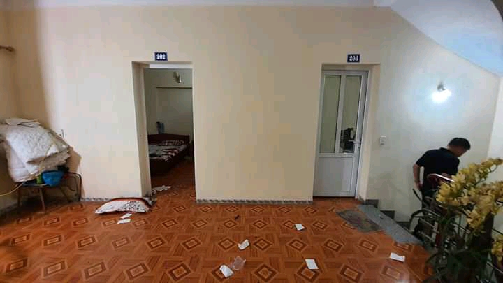 Hiện trường nhà nghỉ nơi xảy ra vụ án mạng.