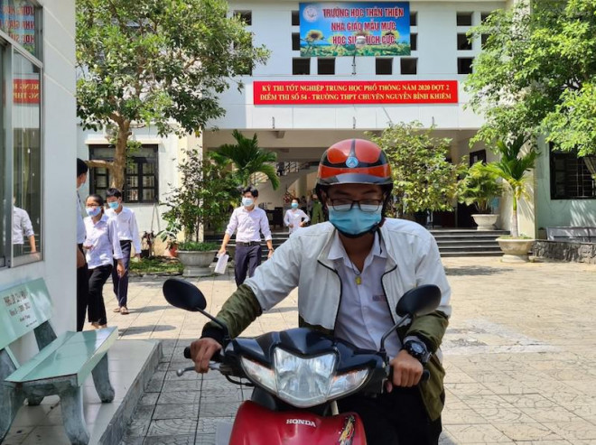 Trường THPT chuyên Nguyễn Bỉnh Khiêm là một trong hai điểm thi được Sở GD&amp;ĐT tỉnh Quảng Nam tăng cường. Ảnh: THANH NHẬT