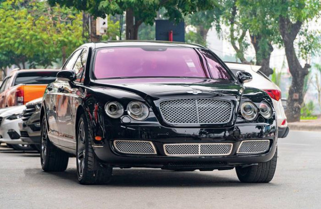 Dòng xe Bentley cùng loại với dòng xe mà anh Tiến Trung từng cầm lái, vẫn giữ vẻ sang trọng đẳng cấp sau 10 năm sử dụng. Ảnh: Gia Bảo