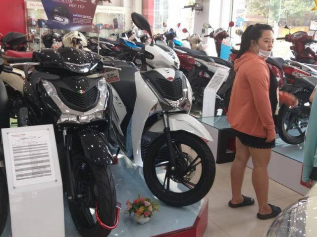 Xe máy - Xe đạp - Honda SH giảm giá mạnh trong tháng ngâu, khách hàng đổ xô đặt cọc giữ xe
