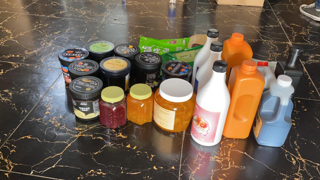 Các sản phẩm đều có nhãn mác ngước ngoài. Ảnh: Tổng cục QLTT