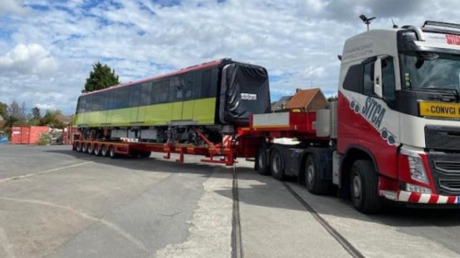 Vận chuyển đoàn tàu đầu tiên của tuyến đường sắt Nhổn - ga Hà Nội từ nhà máy chế tạo ra cảng biển - Ảnh MRB