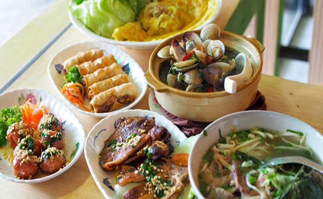 Những quán ăn Việt Nam hoạt động tại Hàn Quốc đã nhiều lần được xuất hiện trong những bộ phim Hàn đình đám. Không chỉ góp phần quảng bá nền ẩm thực Việt Nam, những quán ăn này còn thu hút đông đảo sự quan tâm của cư dân mạng.
