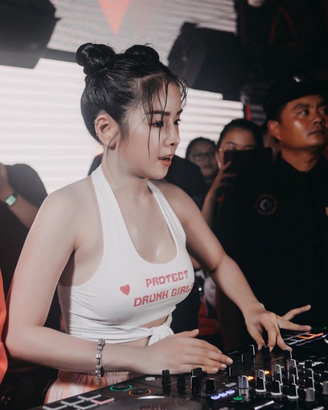 DJ Mie nhận được nhiều sự quan tâm khi xuất hiện trong chương trình “Rap Việt”.
