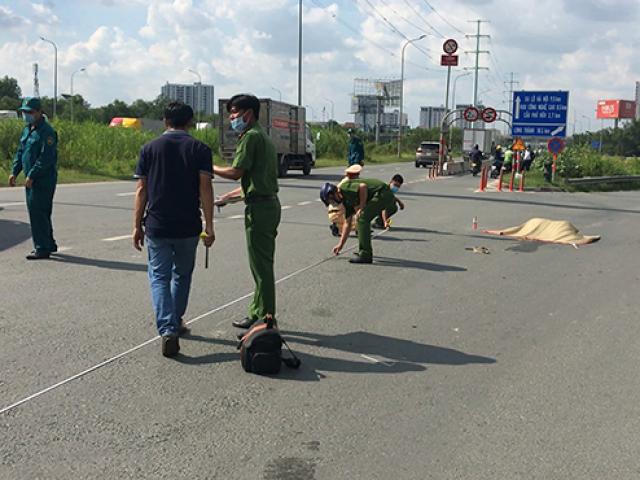 Tin tức trong ngày - Đi đám tang về, một phụ nữ chết thảm dưới bánh xe container