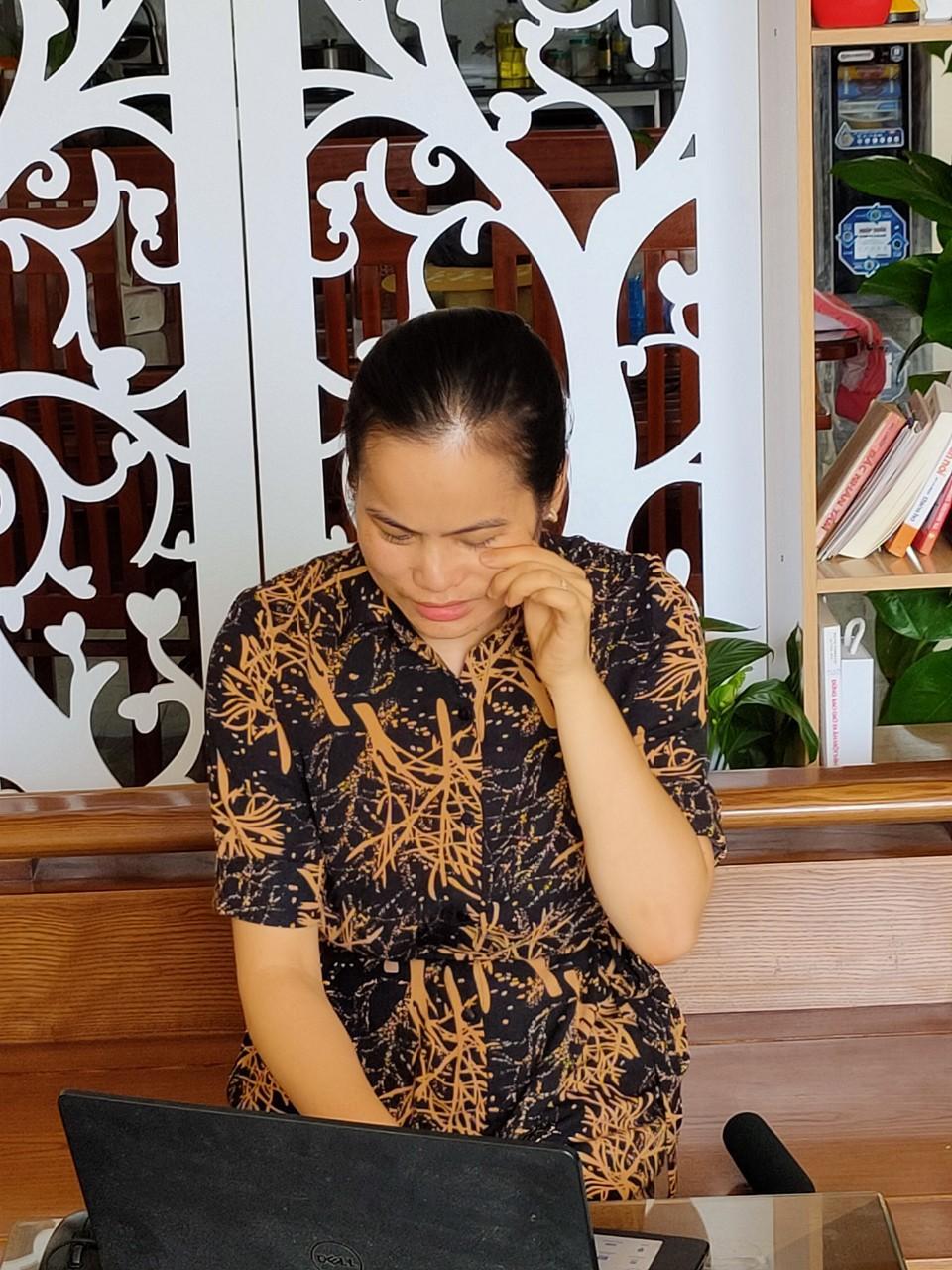 Da mặt tróc vảy, ngứa ngáy dữ dội khiến chị Lương vô cùng tự ti