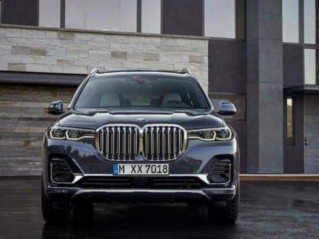 Ô tô - Hết Covid-19 lại đến tháng Ngâu, ô tô ế ẩm giảm giá hàng loạt