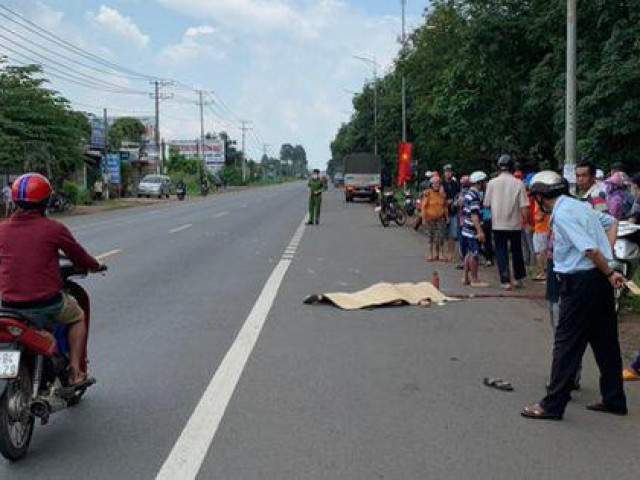 Tin tức trong ngày - CLIP: Thanh niên chạy xe máy bạt mạng tử nạn trên Quốc lộ 20
