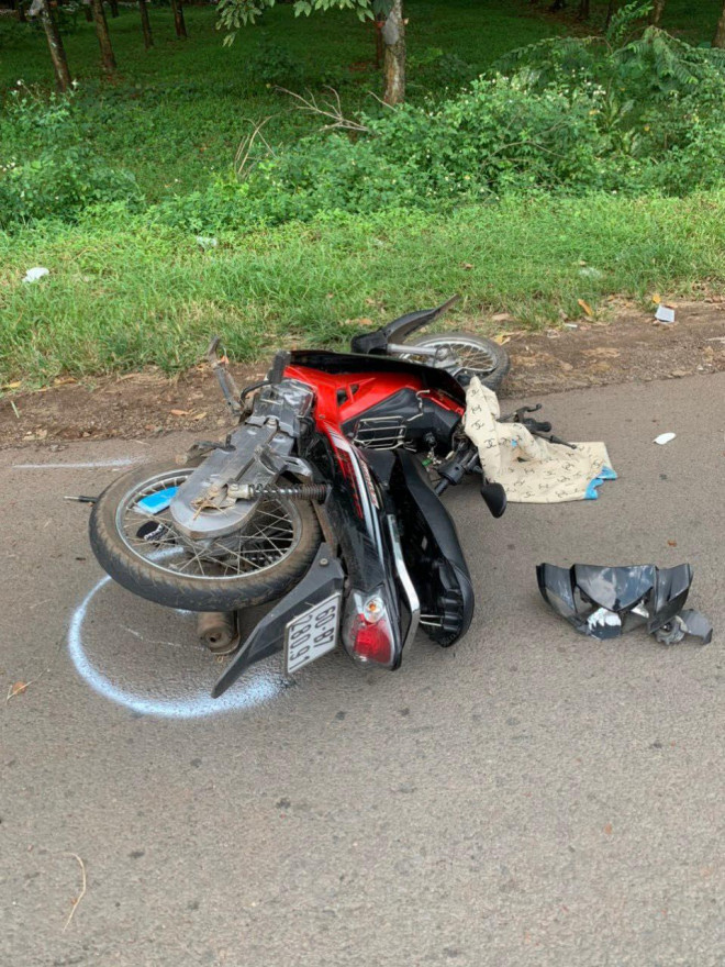 Xe máy của nạn nhân bị hư hại