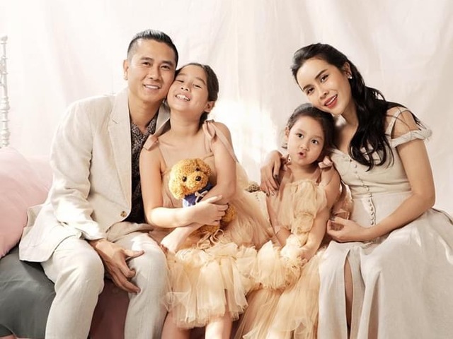 Đời sống Showbiz - Lưu Hương Giang khoe ảnh gia đình hạnh phúc, hai cô con gái "đẹp át cả mẹ"