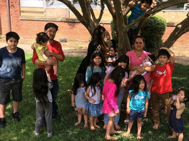 Bạn trẻ - Cuộc sống - Không dùng biện pháp tránh thai, người mẹ sinh tù tì 16 đứa con