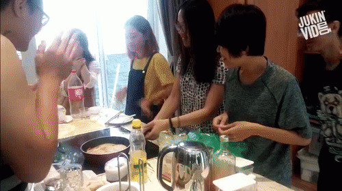 Khi các cô nàng vụng về xông pha vào bếp khiến anh em phải "nể" - 7