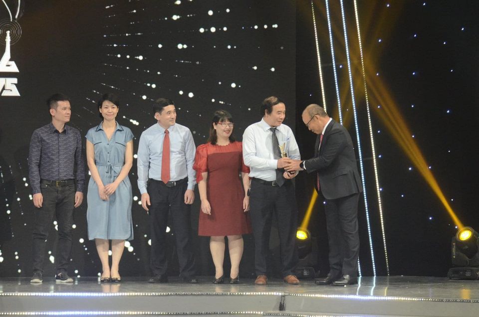 MC “mặn” nhất đài truyền hình nhận giải VTV Awards - 8