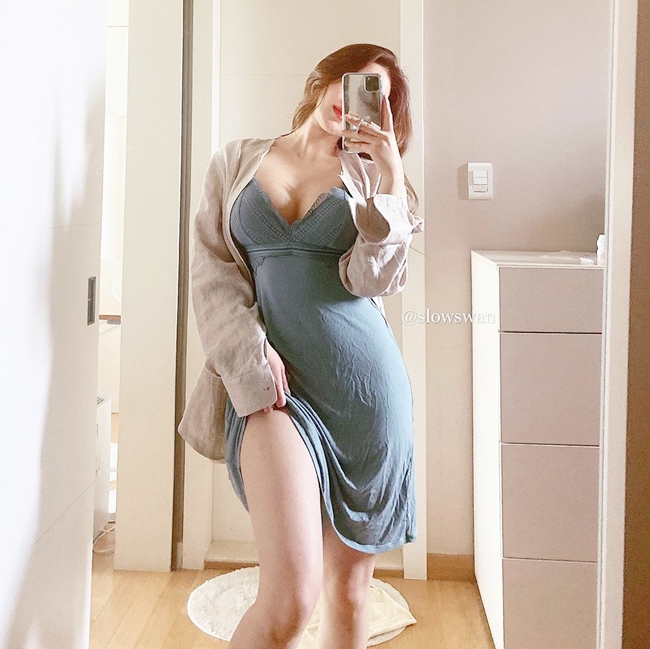 Một người đẹp khác sở hữu vóc dáng khỏe khoắn với cặp đùi &#34;cột đình&#34; gợi cảm là cô gái có biệt danh là slowswan.
