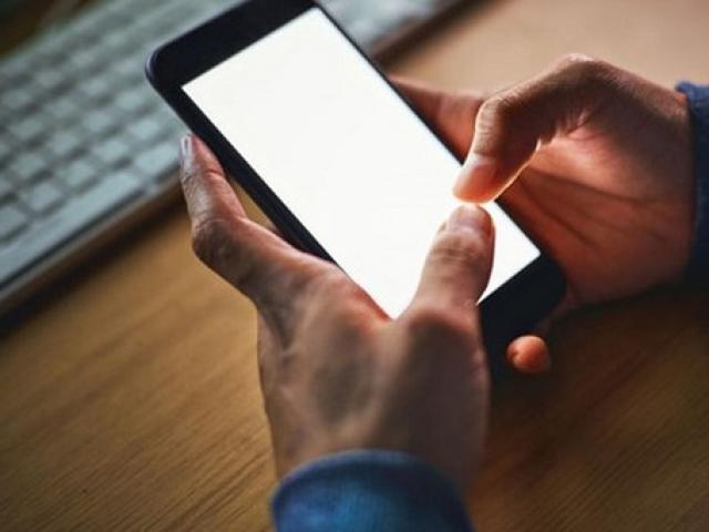 Thị trường - Tiêu dùng - “Sốc” vì sau 5 phút gọi số tổng đài mất 100 nghìn đồng