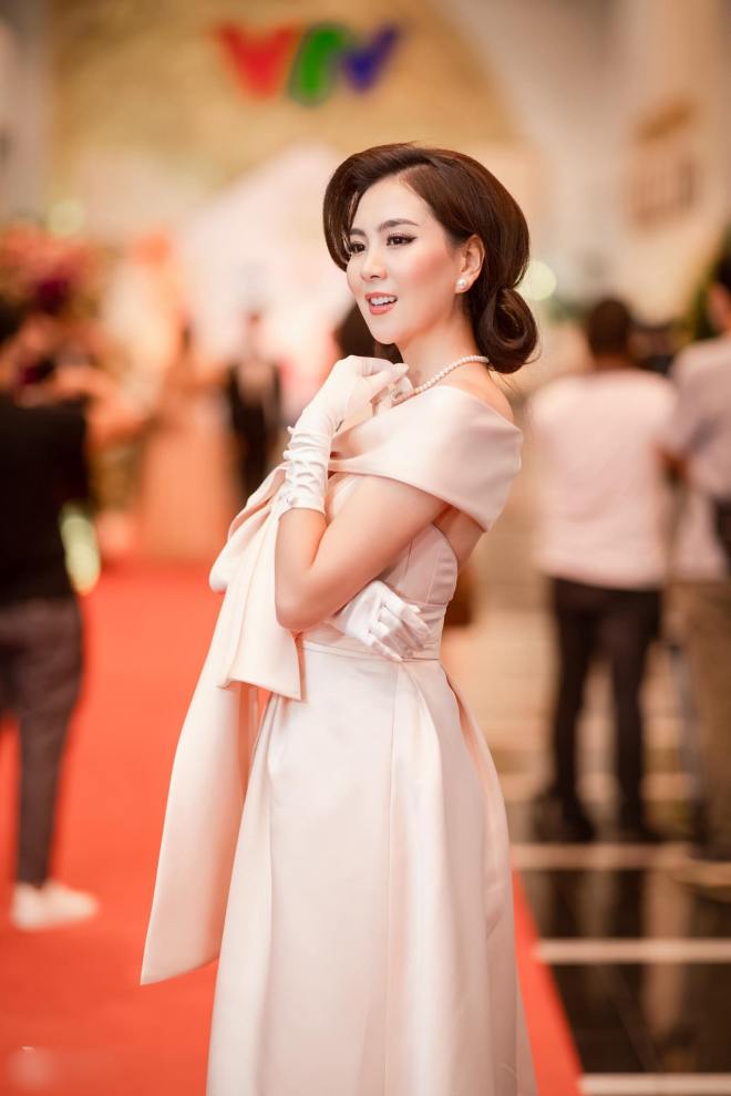 Mai Ngọc xinh đẹp tại lễ trao giải&nbsp;VTV Awards 2020