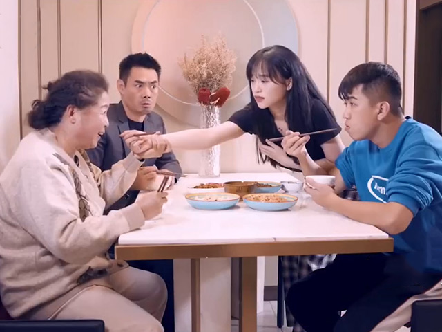 Cười 24H - Biểu hiện chỉ có ở những con người "yêu nghề"