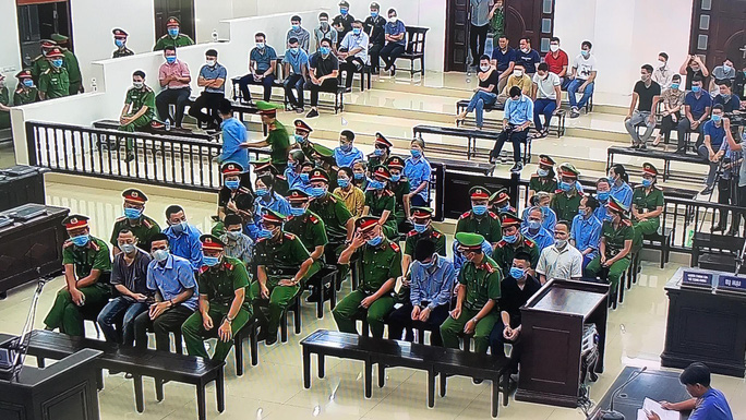 Các bị cáo tại phiên tòa - Ảnh chụp qua màn hình: Nguyễn Hưởng