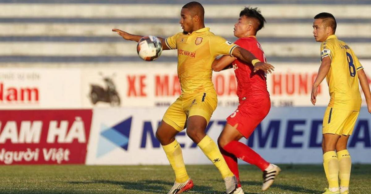 Bóng đá - Cuộc chơi ngoại binh ở V-League bị những tay “cò” thao túng?