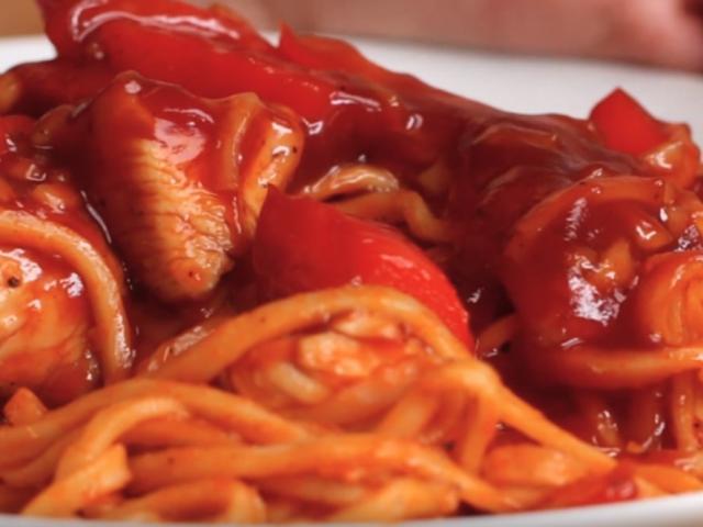 Ẩm thực - Cách làm mì xào gà chua ngọt chỉ trong vài phút, người vụng mấy cũng làm siêu ngon