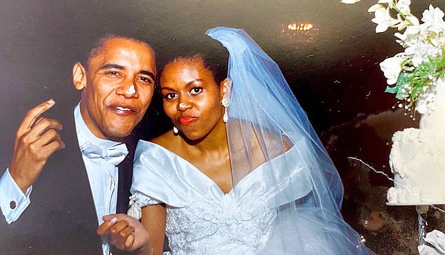 Bức ảnh chụp tại lễ cưới của ông Barack Obama và bà&nbsp;Michelle năm 1992. Ảnh: DM