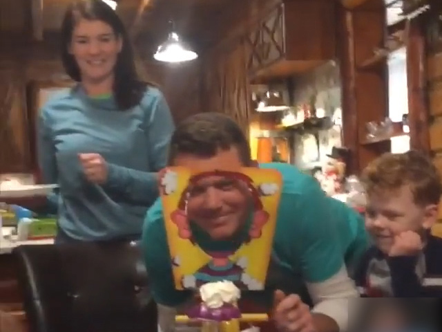 Cười 24H - Những pha troll nhau cực thốn của các cặp đôi