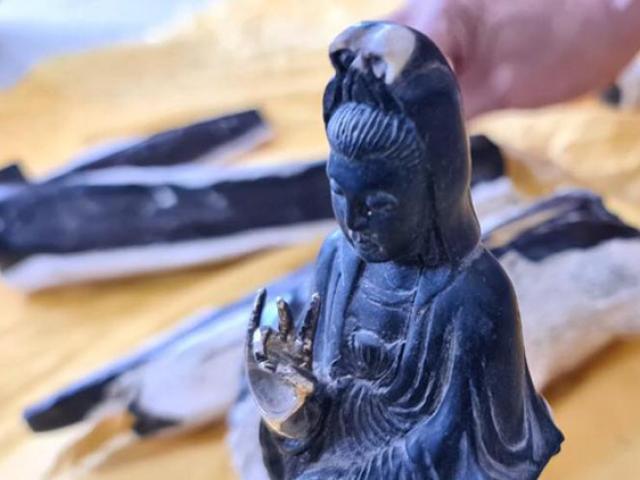 Thị trường - Tiêu dùng - Khối "kim cương rừng" của anh nông dân Hà Nội, giá triệu đô mà chủ nhân không bán