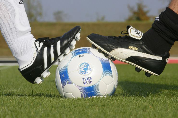 Cuộc chiến giày hơn nửa thế kỷ giữa ông lớn làng thời trang thể thao - 10