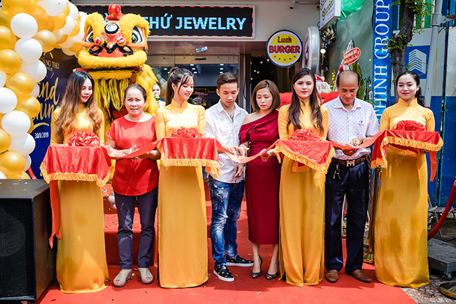 Mua trang sức: Không chỉ là mua hàng, quan trọng hơn là mua uy tín - 2