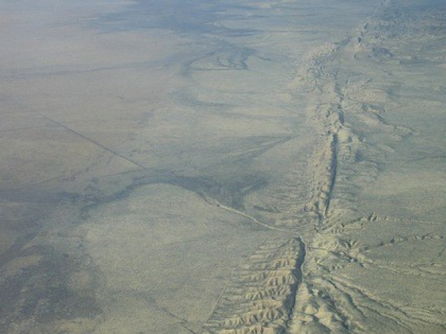 Công nghệ thông tin - Sốc: Vỏ Trái Đất bị trượt bên dưới tiểu bang của Mỹ