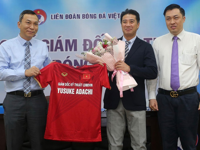 Giám đốc kỹ thuật Yusuke Adachi trong buổi lễ ra mắt với bóng đá Việt Nam. Ảnh: NGỌC DUNG