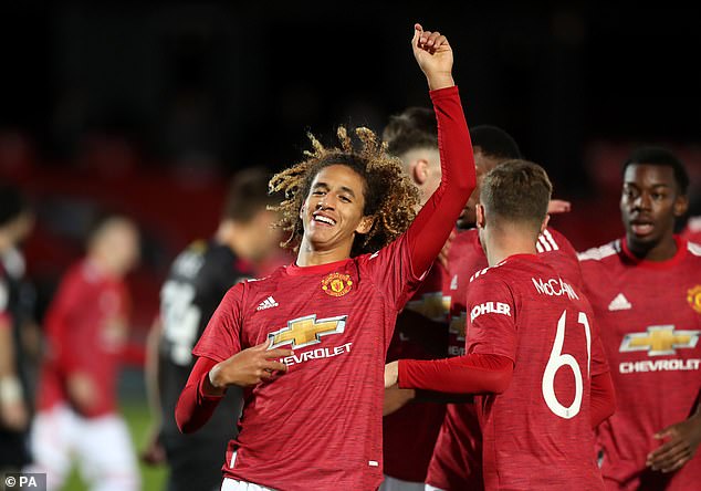 U21 MU thắng 6-0 gây sốc: SAO 16 tuổi từng đến Việt Nam nhảy múa tưng bừng - 1
