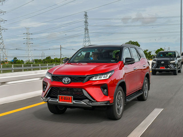 Ô tô - Đại lý nhận đặt cọc Toyota Fortuner 2021 phiên bản được mong đợi nhất