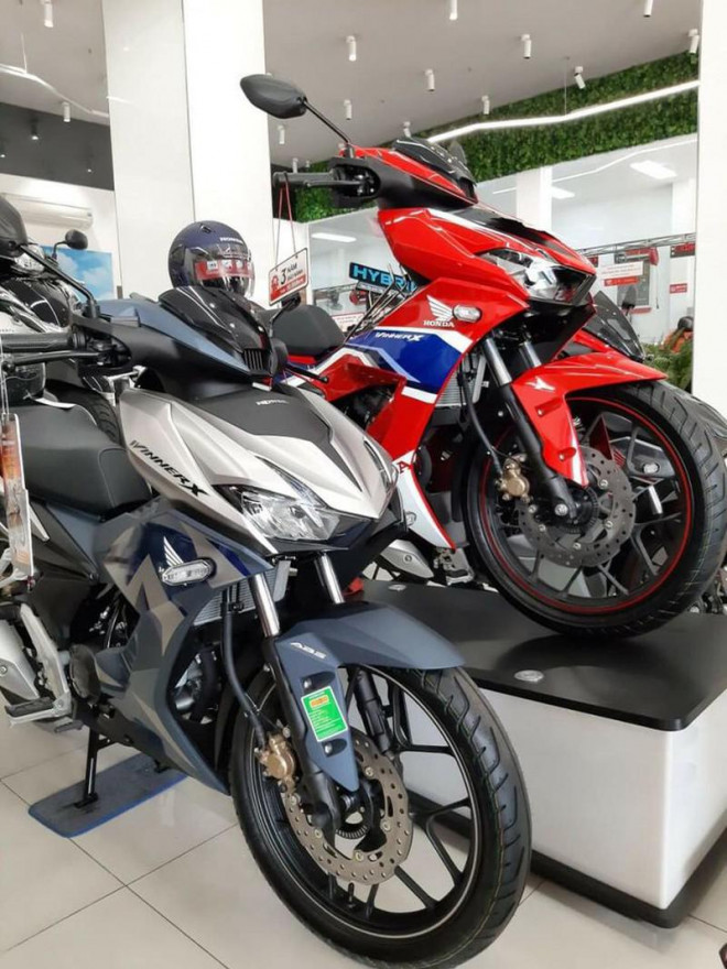 Honda Winner X bất ngờ giảm giá 20 triệu đồng - 1