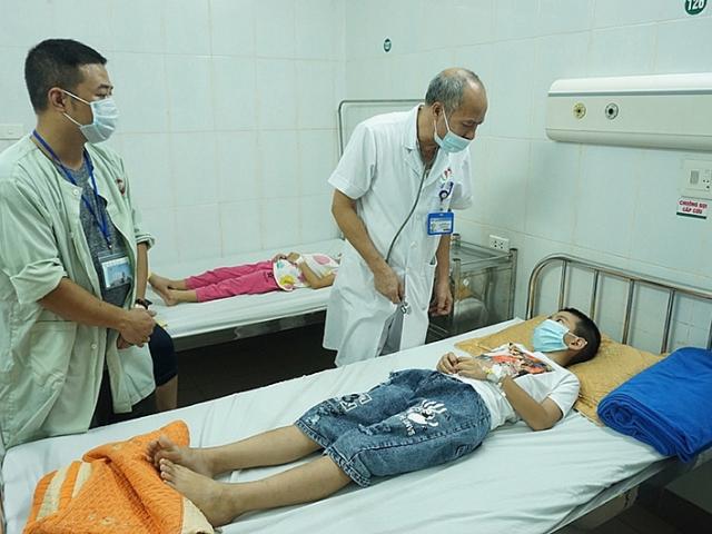 Giáo dục - du học - Hà Nội: Hơn 20 học sinh nghi ngờ nhiễm khuẩn đường ruột sau bữa ăn ở trường