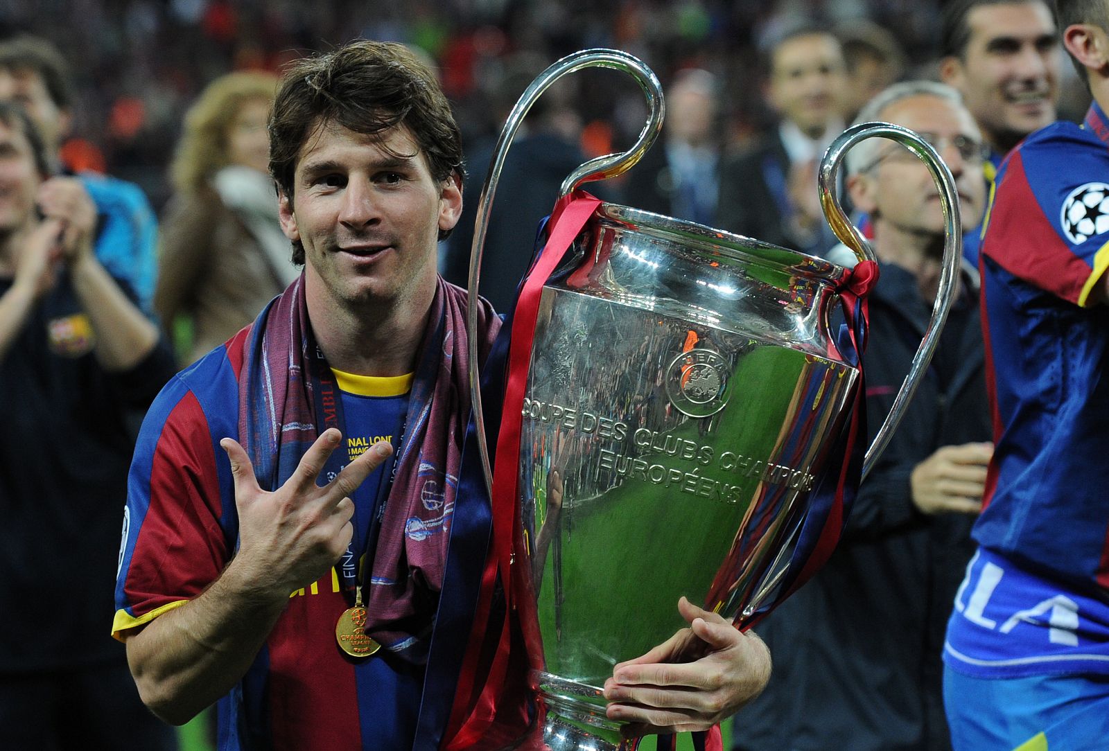 Cuộc chiến “vương quyền” ở Barca: Messi - Koeman, ai sẽ thắng thế? - 8
