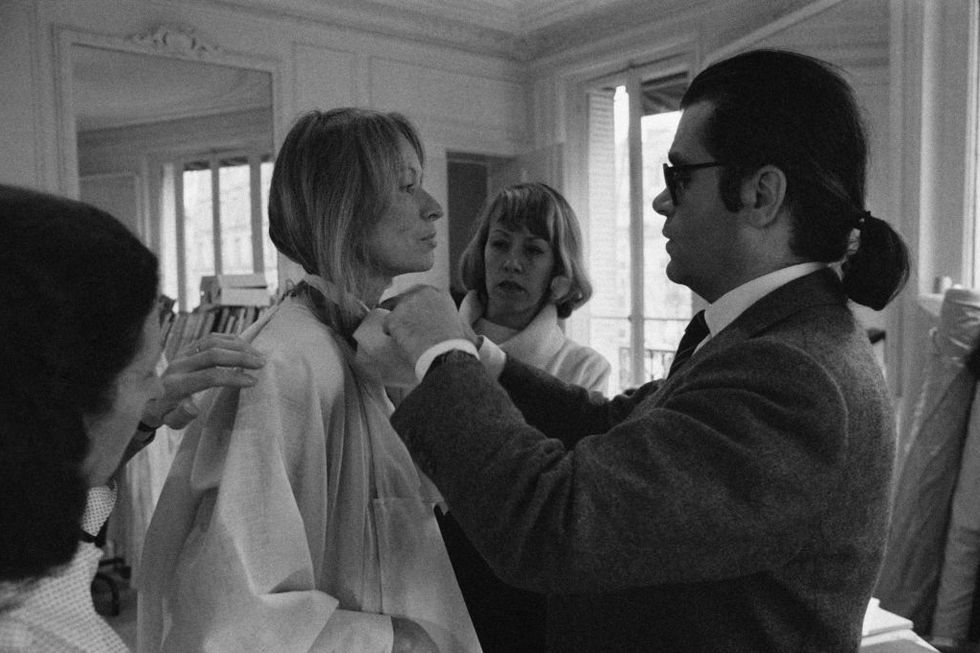 8 phụ kiện làm nên phong cách thời trang của Karl Lagerfeld - 2