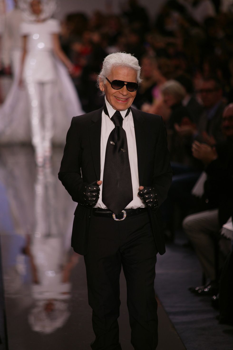 8 phụ kiện làm nên phong cách thời trang của Karl Lagerfeld - 6