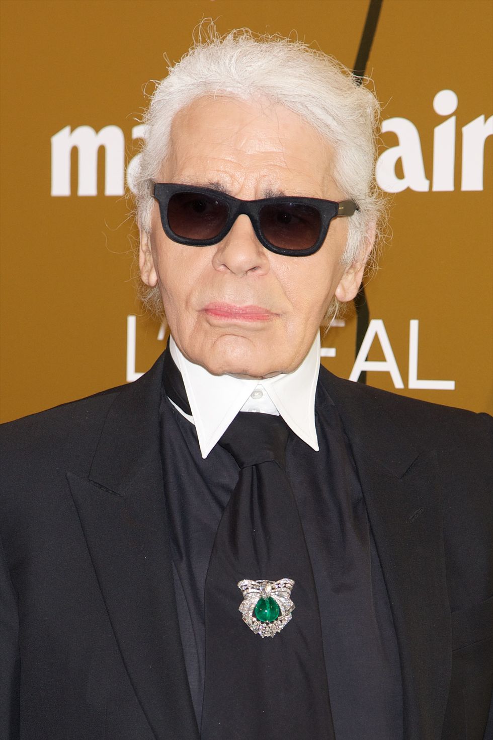 8 phụ kiện làm nên phong cách thời trang của Karl Lagerfeld - 7