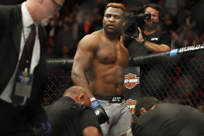 Ngannou quá mạnh so với diễn viên hài Pichichi