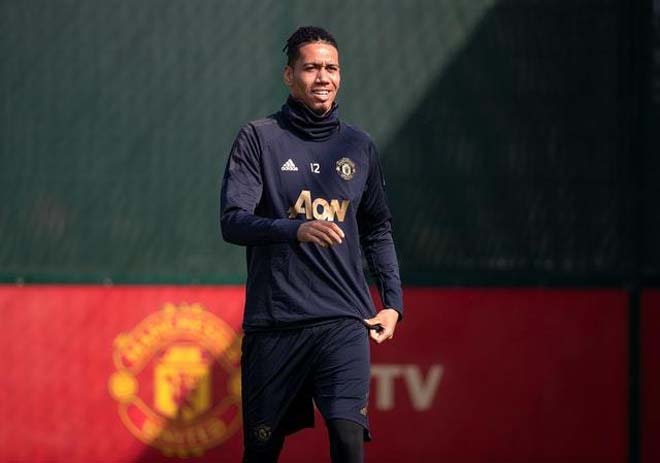 Tin HOT bóng đá trưa 11/9: Smalling không tập cùng MU - 1