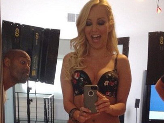 Tranh vui - Nhiều người mất bình tĩnh chỉ vì bị "phá bĩnh" lúc đang chụp ảnh