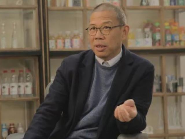 Kinh doanh - Bán nước đóng chai rồi giàu "khủng" sau một đêm, đại gia gây chấn động cả nước là ai?