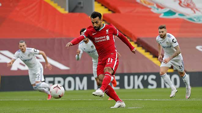 Salah lập một cú đúp cho Liverpool trong hiệp 1