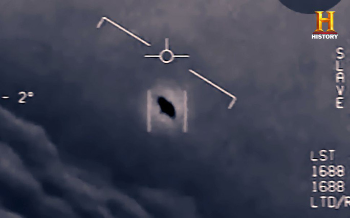 Vật thể lạ mà phi công Mỹ ghi lại được hình ảnh năm 2004.