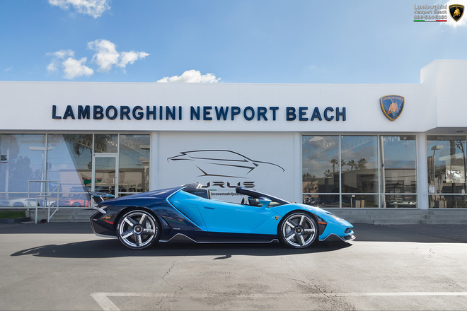 Toàn cảnh chiếc Lamborghini Centenario Roadster LP770-4 trị giá 260 tỷ. (Ảnh: Newport Beach Automotive Group)