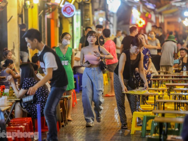 Tin tức trong ngày - Cận cảnh những tuyến phố sẵn sàng 'sống xuyên đêm' ở Hà Nội